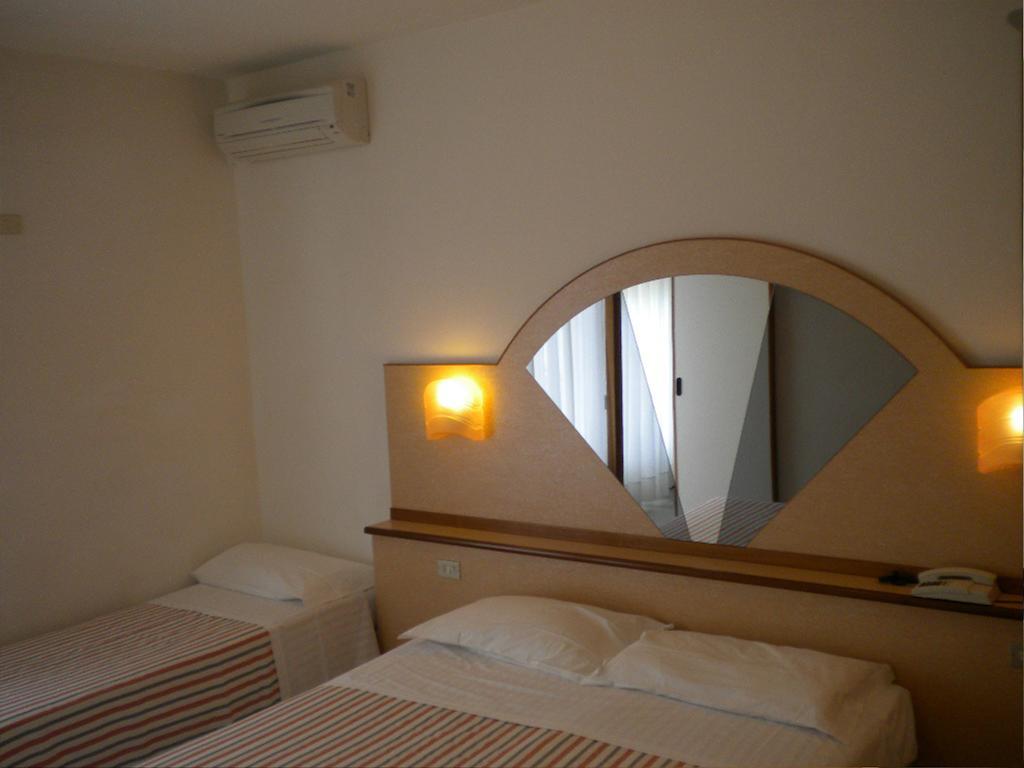 Hotel Gioia San Benedetto del Tronto Habitación foto